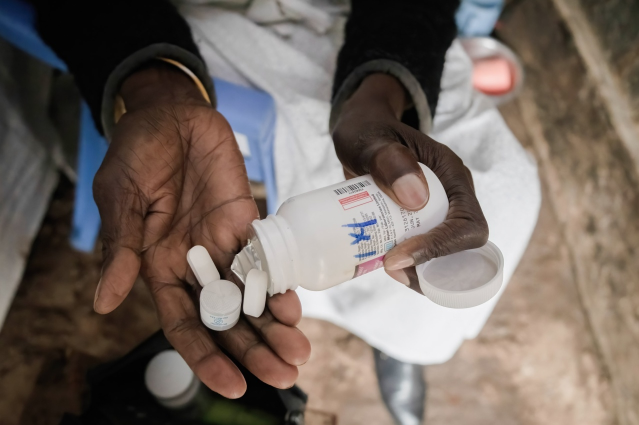 HIV/AIDS Program Halt Puts Thousands at Risk HIV/AIDS Program Halt Puts Thousands at Risk