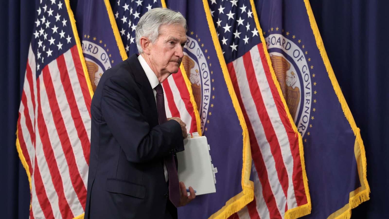 Fed Chief Powell Battles Trump’s ‘Too Late’ Label Despite Efforts Fed Chief Powell Battles Trump’s ‘Too Late’ Label Despite Efforts